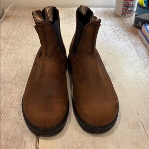 Men's Blundstone Boot 8.5. Brown, great shape with super feet inserts.